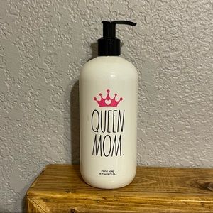 New Rae Dunn QUEEN MOM soap